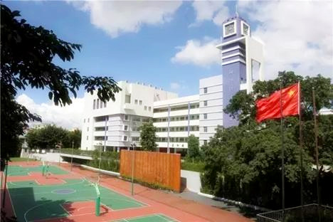 帶上移動(dòng)錄播去辦畢業(yè)典禮和期末表彰大會(huì)，全校2000名師生就都能看直播！